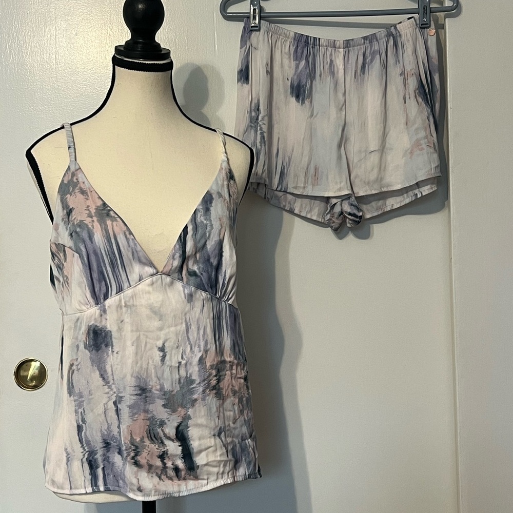 Danskin Women’s size Medium 2 piece Tie-Dye Sleepwear Set Stretchy Straps